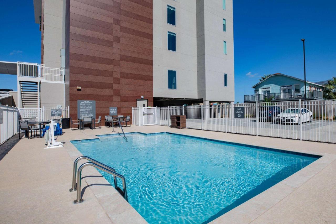 La Quinta Inn & Suites By Wyndham Galveston North At I-45 Buitenkant foto