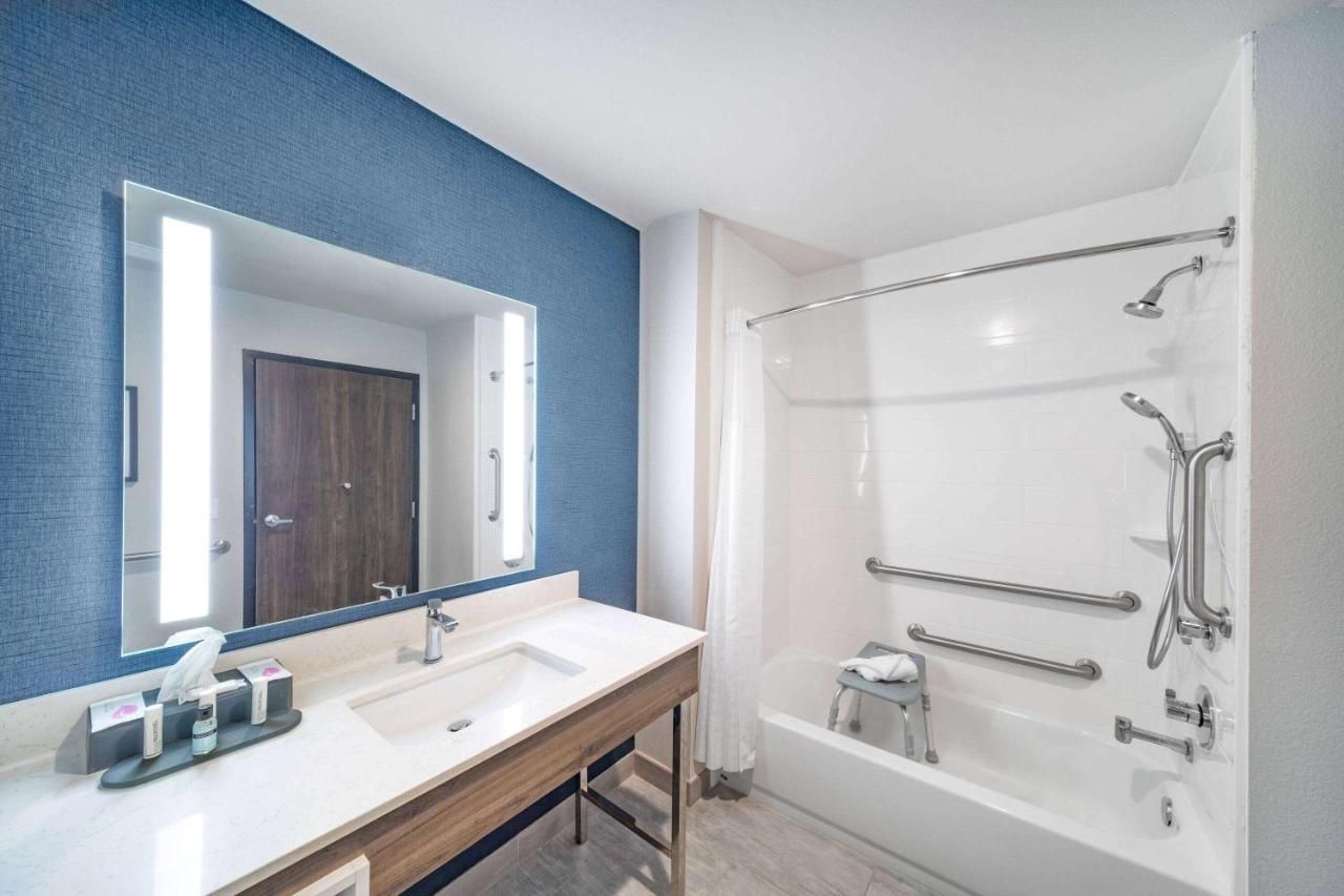 La Quinta Inn & Suites By Wyndham Galveston North At I-45 Buitenkant foto