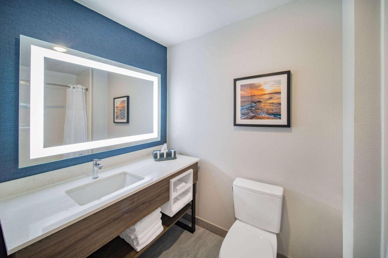 La Quinta Inn & Suites By Wyndham Galveston North At I-45 Buitenkant foto