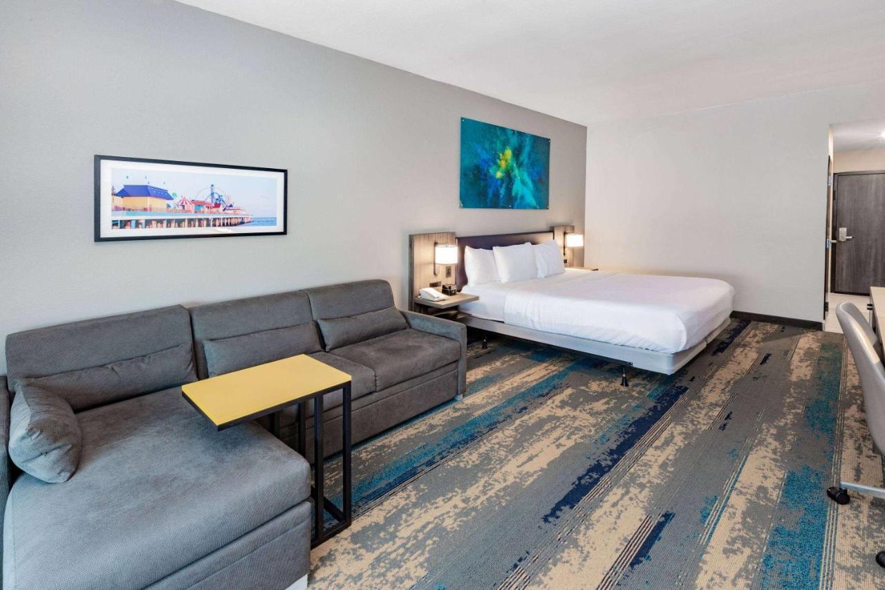 La Quinta Inn & Suites By Wyndham Galveston North At I-45 Buitenkant foto