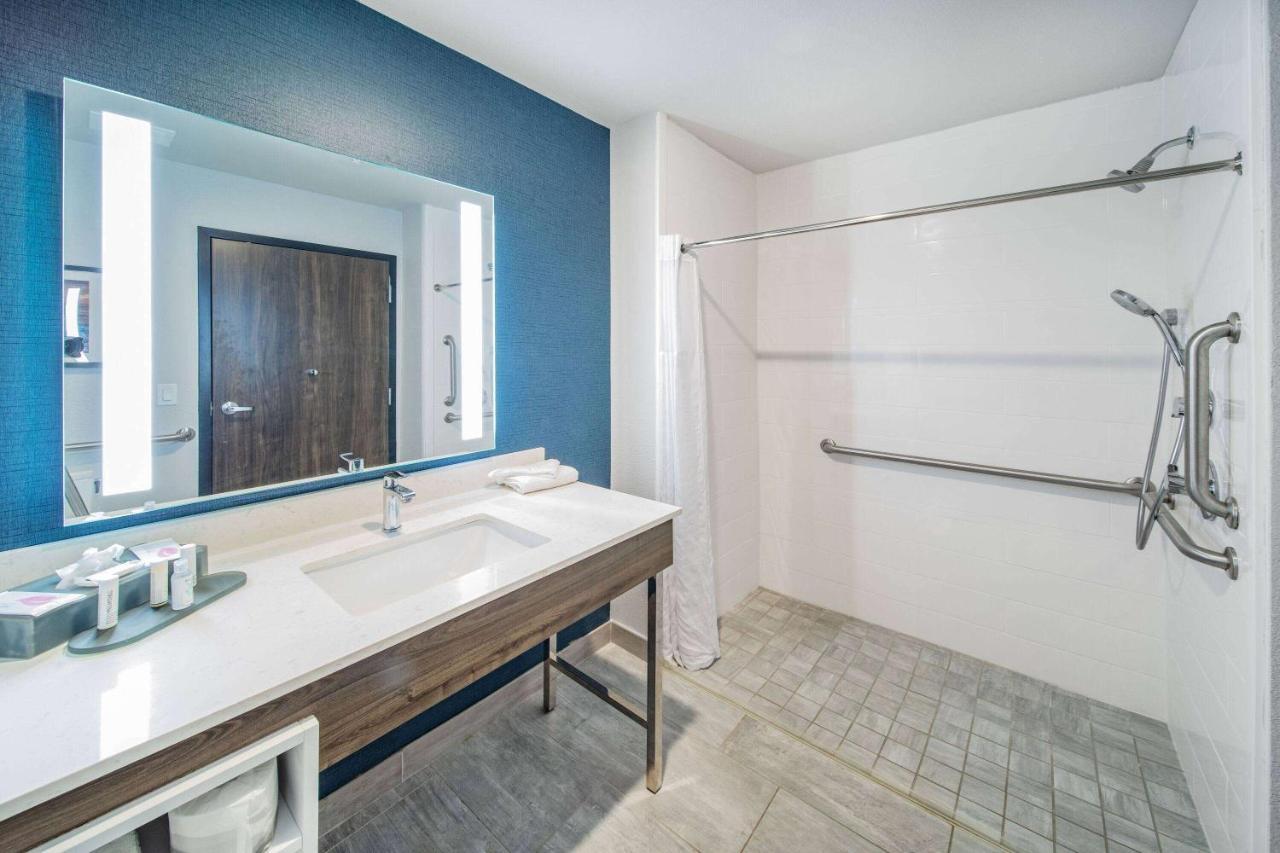 La Quinta Inn & Suites By Wyndham Galveston North At I-45 Buitenkant foto